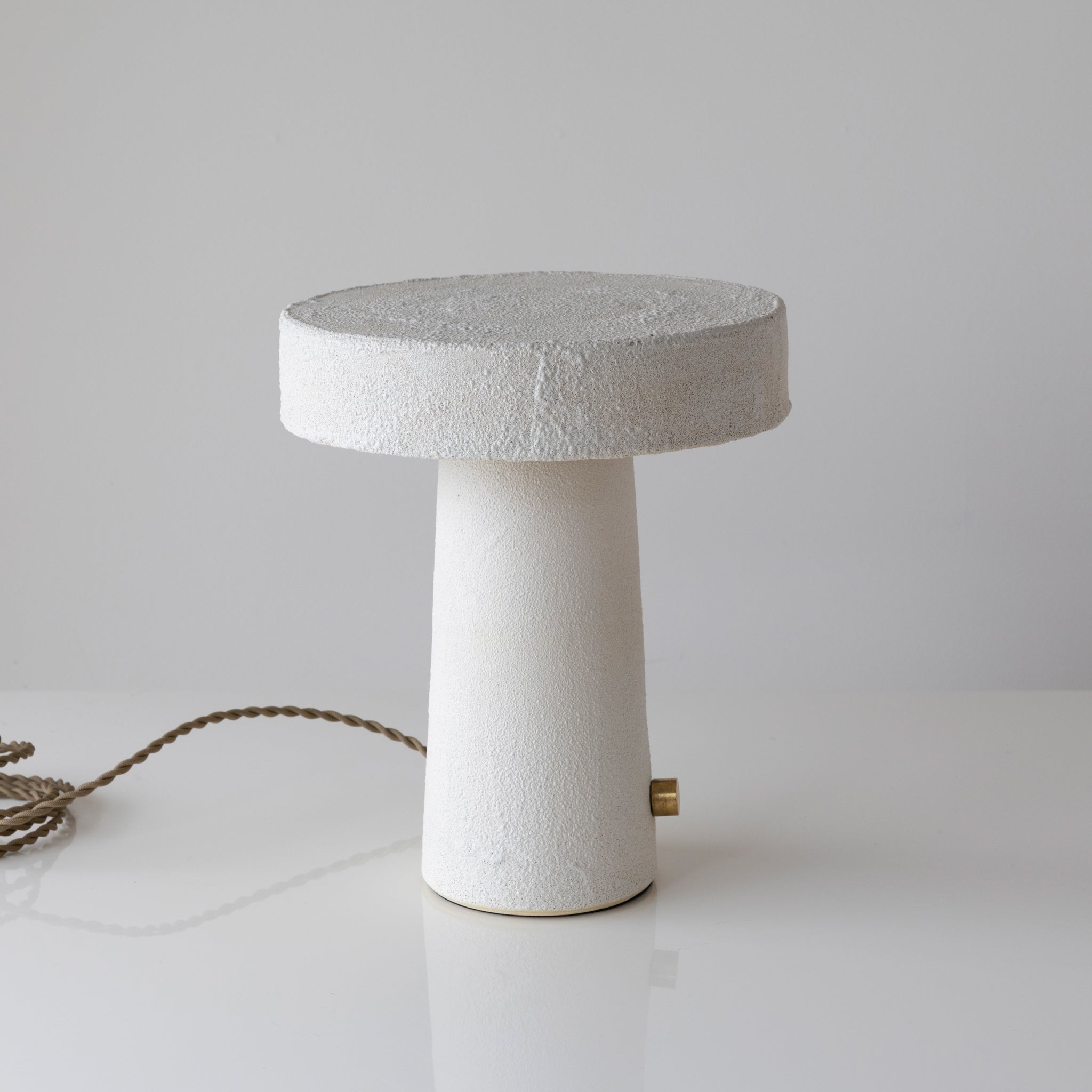 Luno Lamp in White