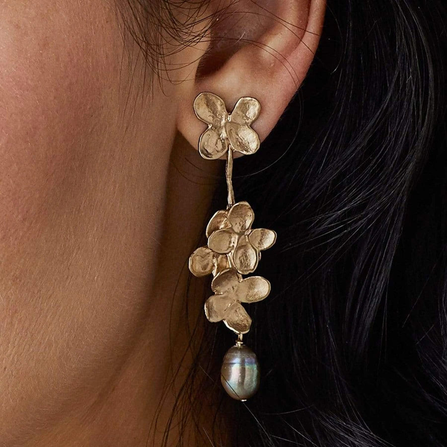 Hydrangea Grey Pearl Earrings